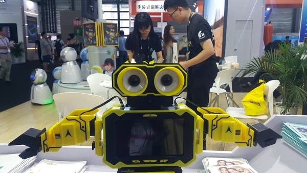 The Shenzhen firm behind the Handiblox toy robot is trying to break into the American market despite the U.S.-China trade dispute.