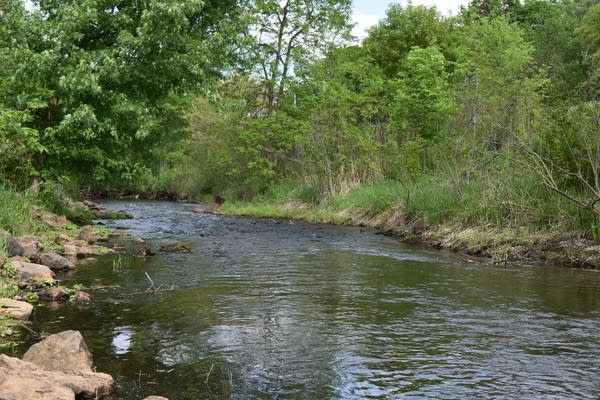 Update on Sunday rain chances; Monday looks dry and warmer