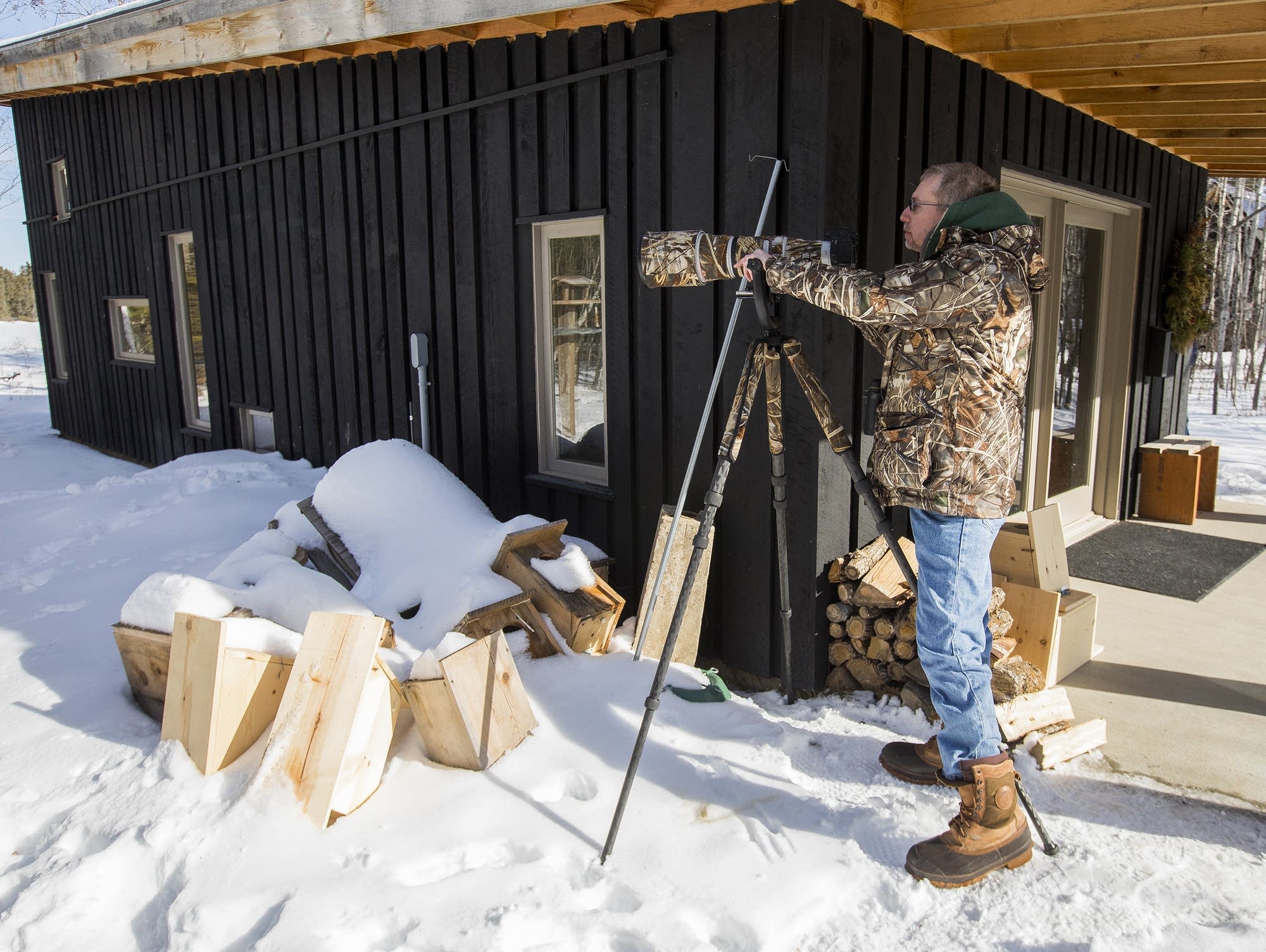 Dave Freriks sets up his tripod