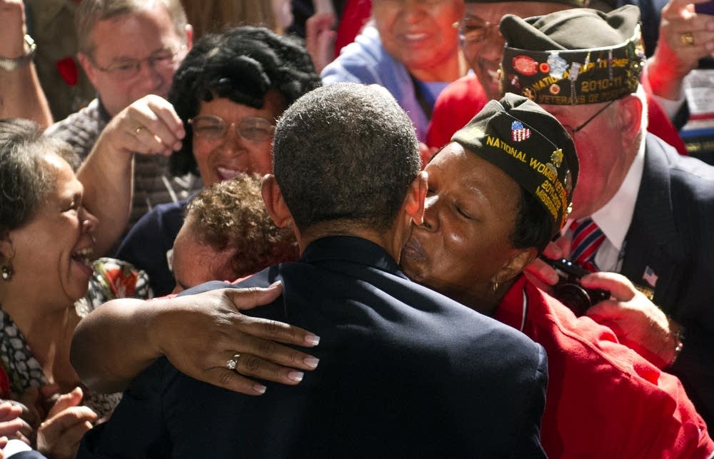 Obama greets VFW members
