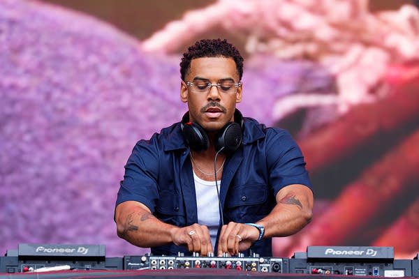 Zack Fox DJing on stage