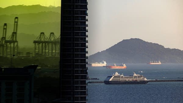 Trump threatens to re-take Panama Canal