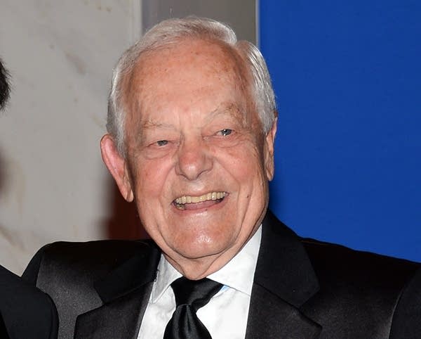Schieffer’s advice to new reporters: Pick up the phone
