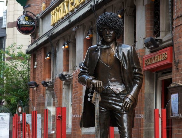 Statue of Phil Lynott in Dublin