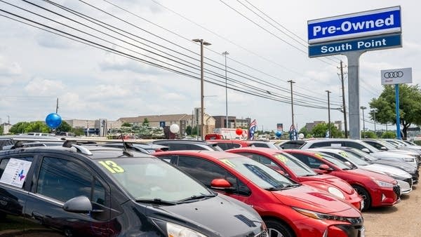 Consumer spending picks up in December