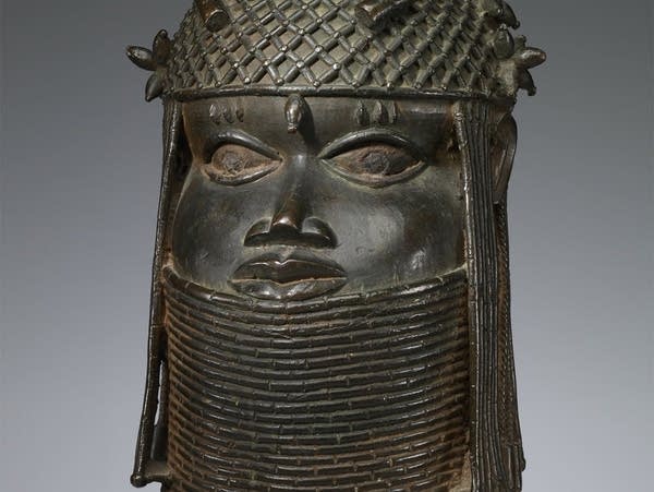 c843b9-20070508-beninmask.jpg