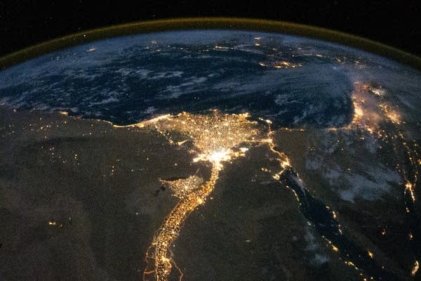 Mythbuster: Egyptian protests are not visible from space