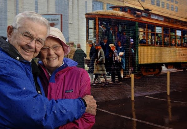 Streetcar couple