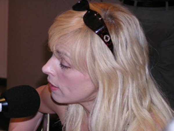 Carol van Dyk of Bettie Serveert