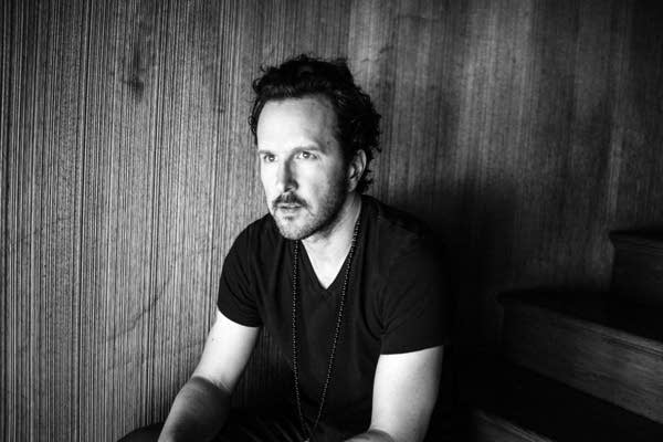 Singer-songwriter Mason Jennings