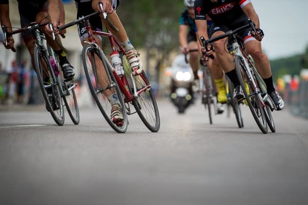 Elite Amateurs raced on Lake Street.