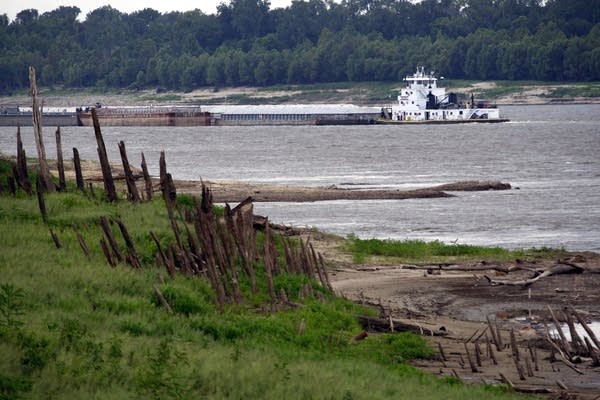 15 senators urge action on Mississippi waterway