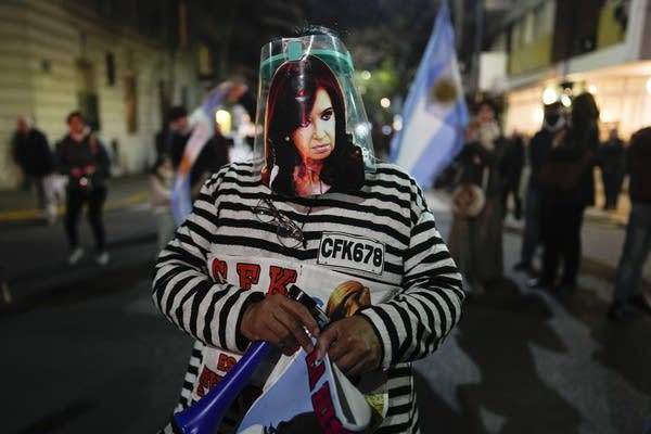 A demonstrator against Argentine Vice President Cristina Fernandez