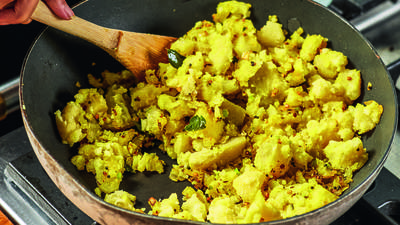 Podimas (Potatoes with Turmeric and Fried Lentils)