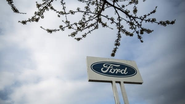 Ford reaches tentative deal with Canadian workers