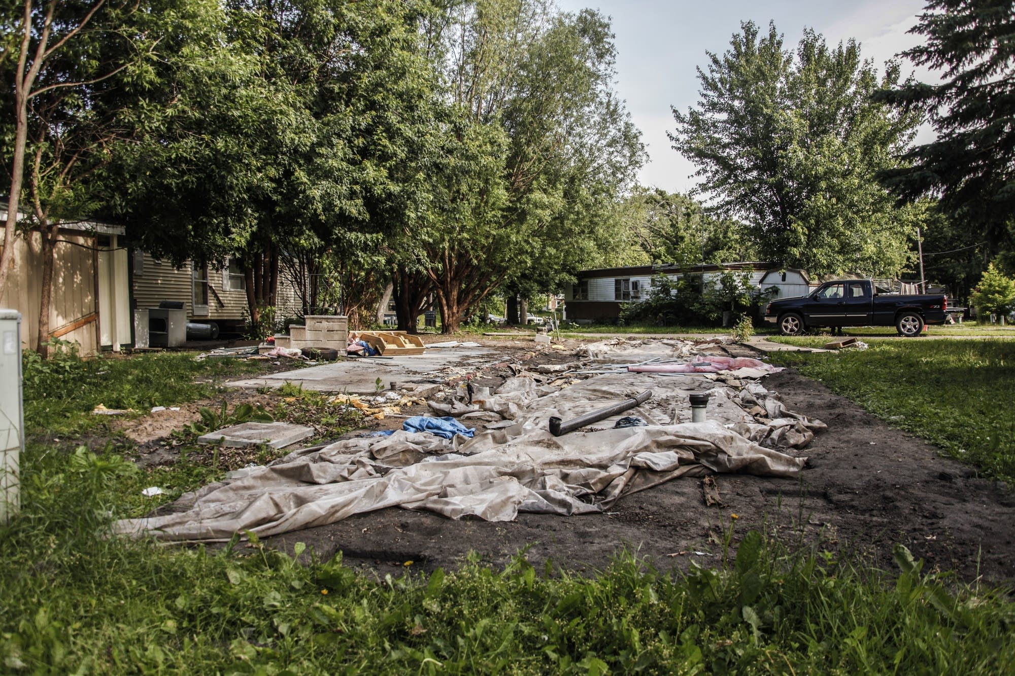 Lowry Grove residents clean out their homes before tear-down.