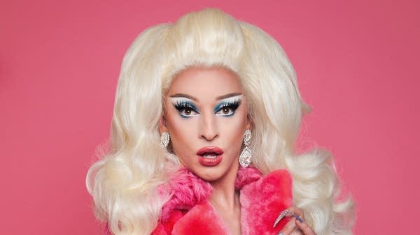The Hilarious World of Depression: Miz Cracker