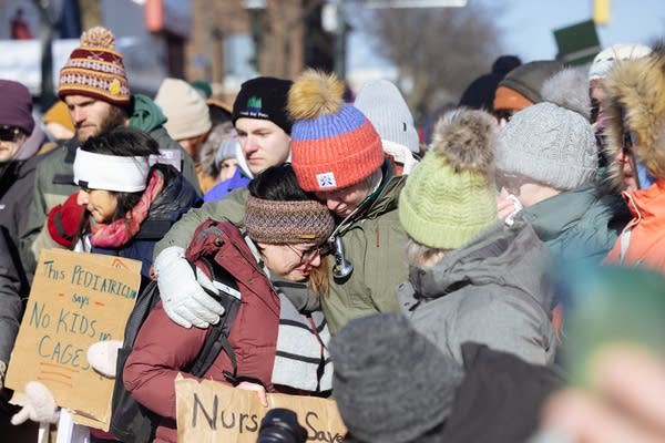 Hundreds visit memorial in south Minneapolis for Alex Pretti