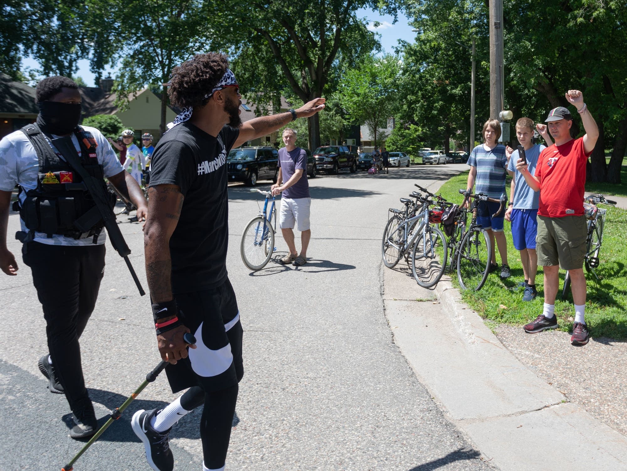 Photos After walking 1,000 miles, Alabama man reaches Floyd memorial