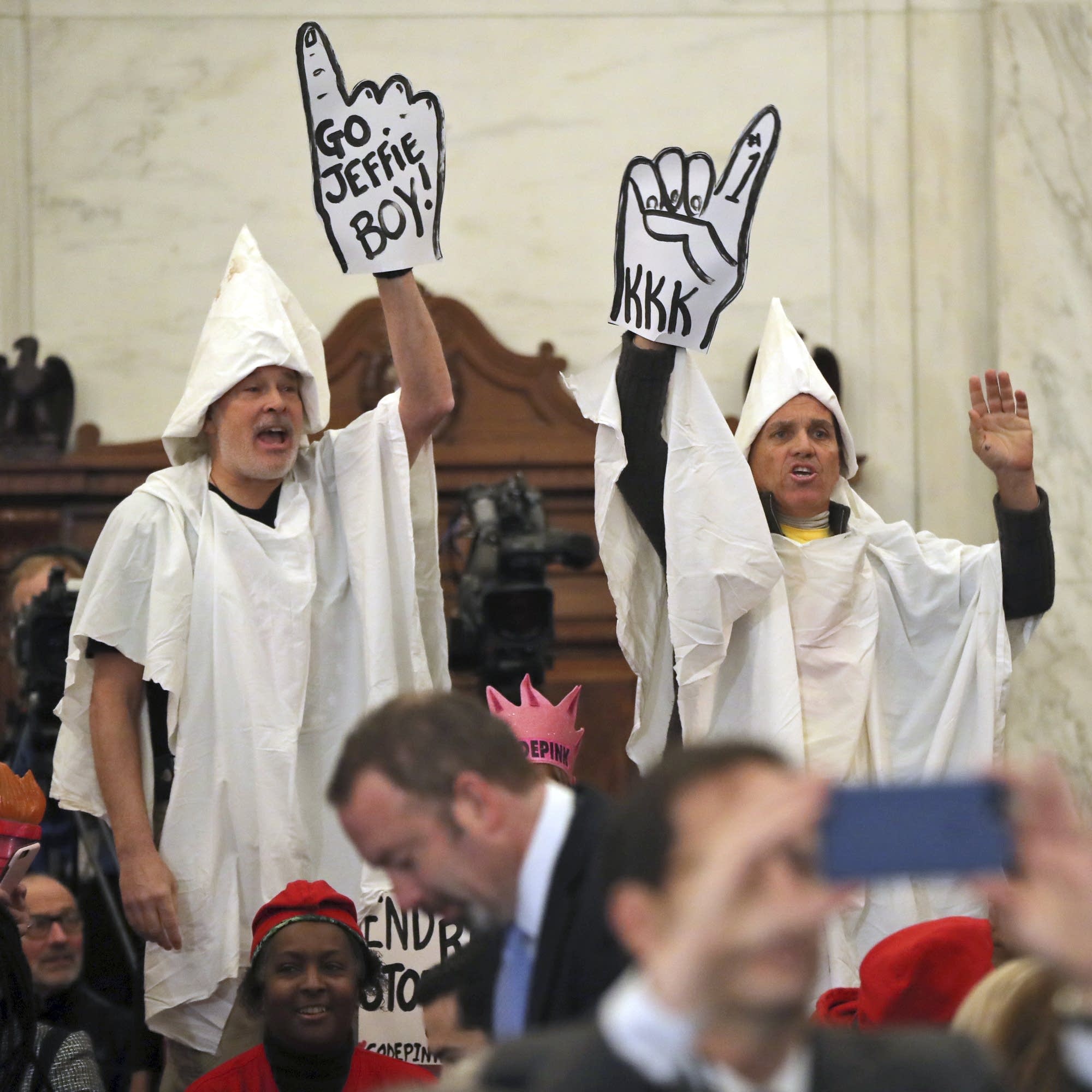 KKK様確認用 Men in KKK costumes disrupt Sessions' confirmation hearing | MPR News