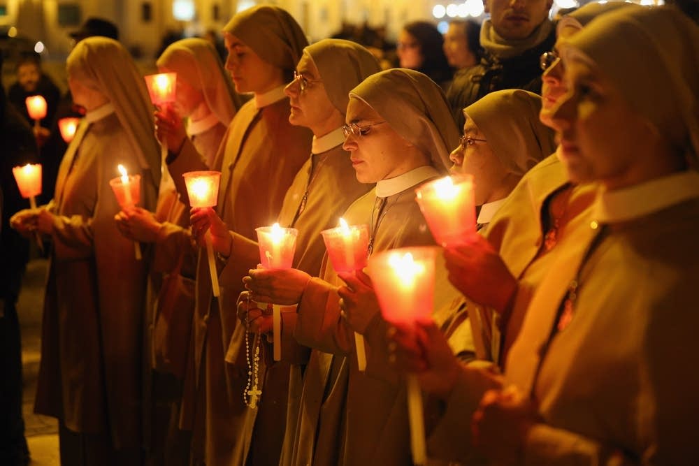 Pilgrims and clergy members