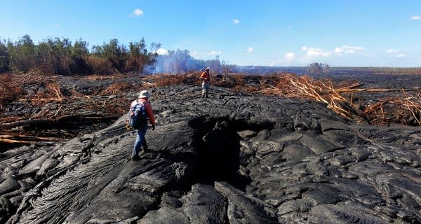 Lava from Hawaii volcano advances, prompts evacuation fears