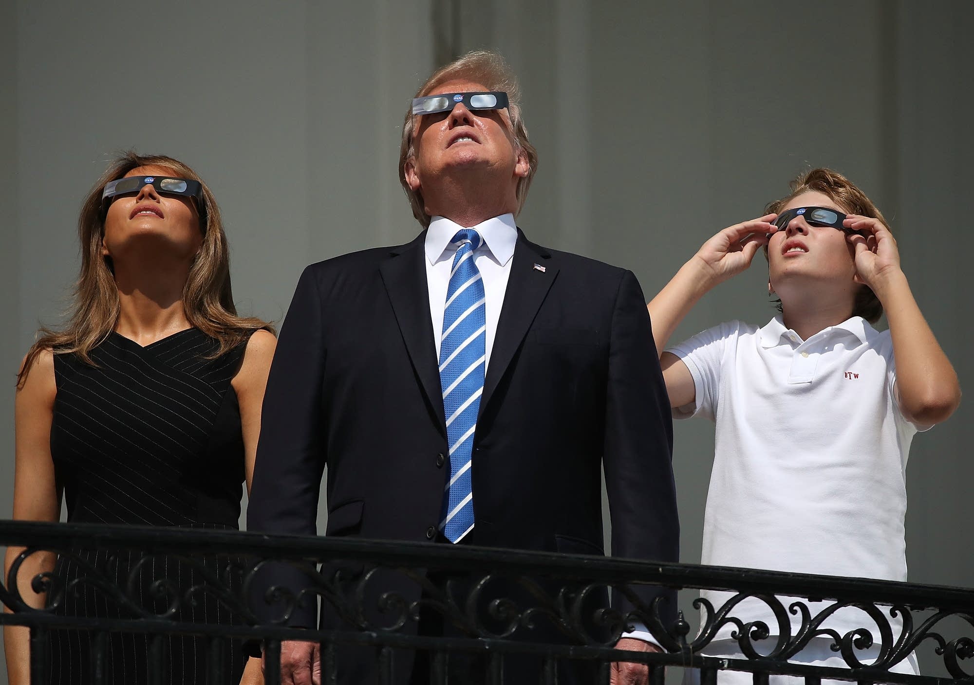 Pres. Trump, Melania and Barron Trump view the eclipse at the White House.