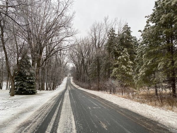 Mix of rain & snow arrives Mon. afternoon, lingers into evening; Mild temps this week