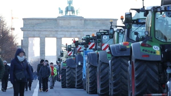 German farmers blockade Berlin with tractors