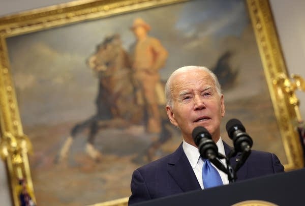 Biden throws support behind UAW