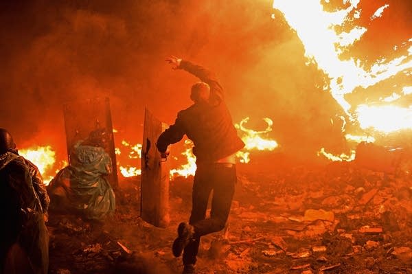 Photos: Kiev burns as death toll rises