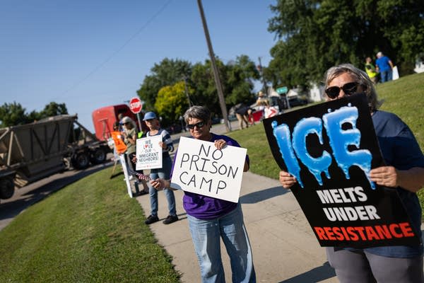 People holds protest signs