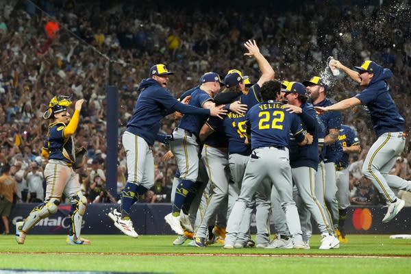 APTOPIX World Series Brewers Rays Baseball