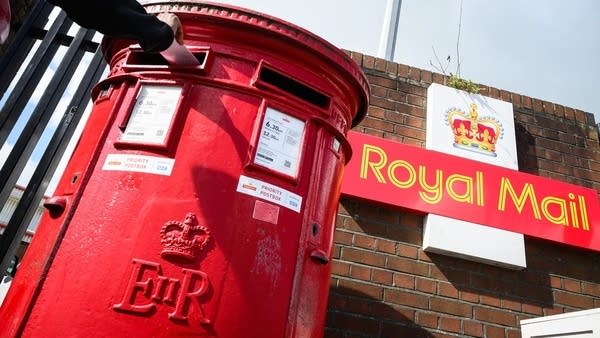 Czech billionaire says he can deliver on U.K. mail