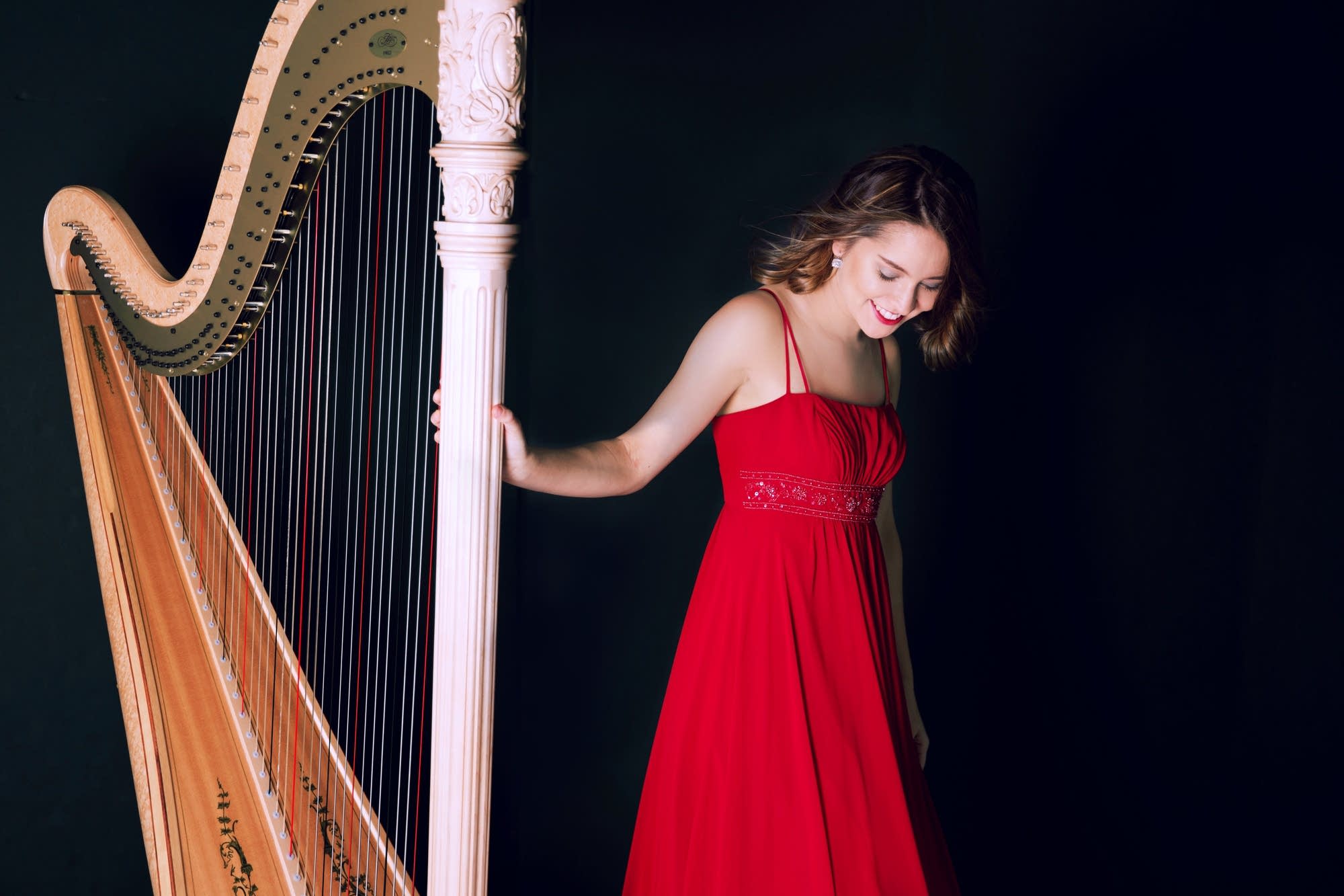 Harpist Katherine Siochi