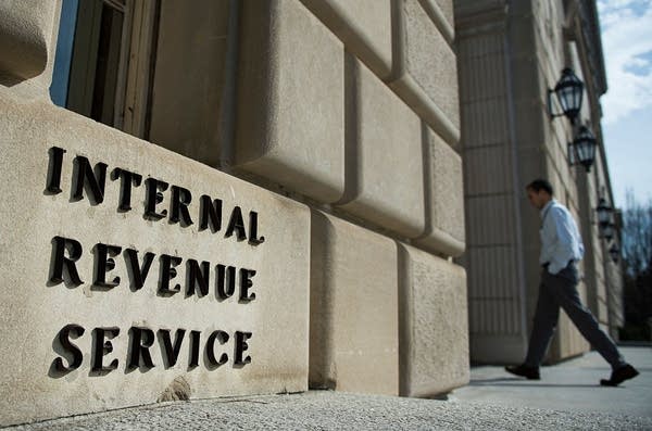 A man walks into the Internal Revenue Service building in Washington, DC on March 10, 2016.  / AFP / Andrew Caballero-Reynolds        (Photo credit should read ANDREW CABALLERO-REYNOLDS/AFP via Getty Images)