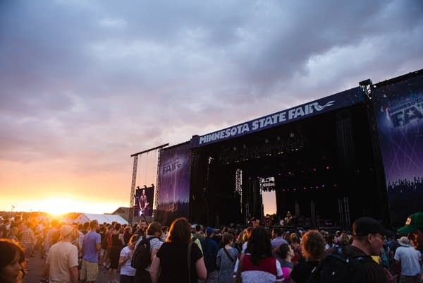 038_MNmusiconaStick_DSC0307