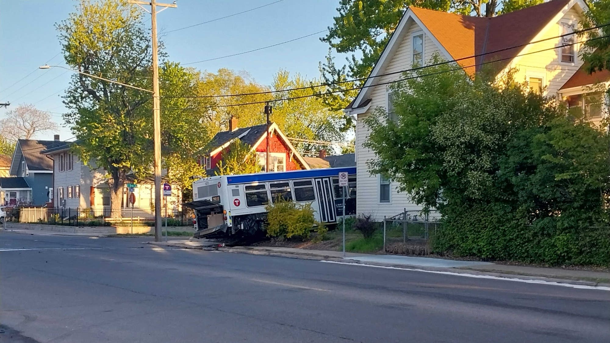 1 dead after Minneapolis crash involving Metro Transit bus