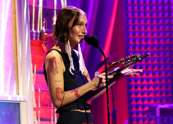 A musician gives a speech after winning an award