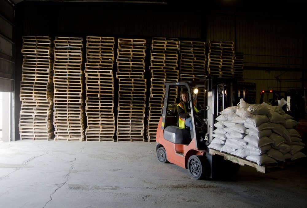 Moving pallets