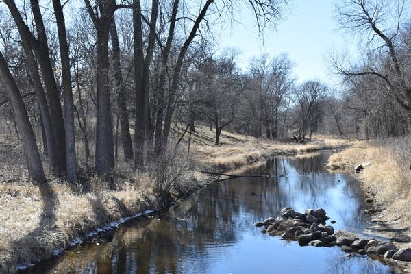 Weekend weather: Cold air lingers; rain-snow mix possible Sunday