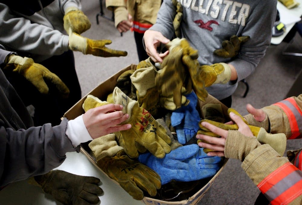 Selecting gloves