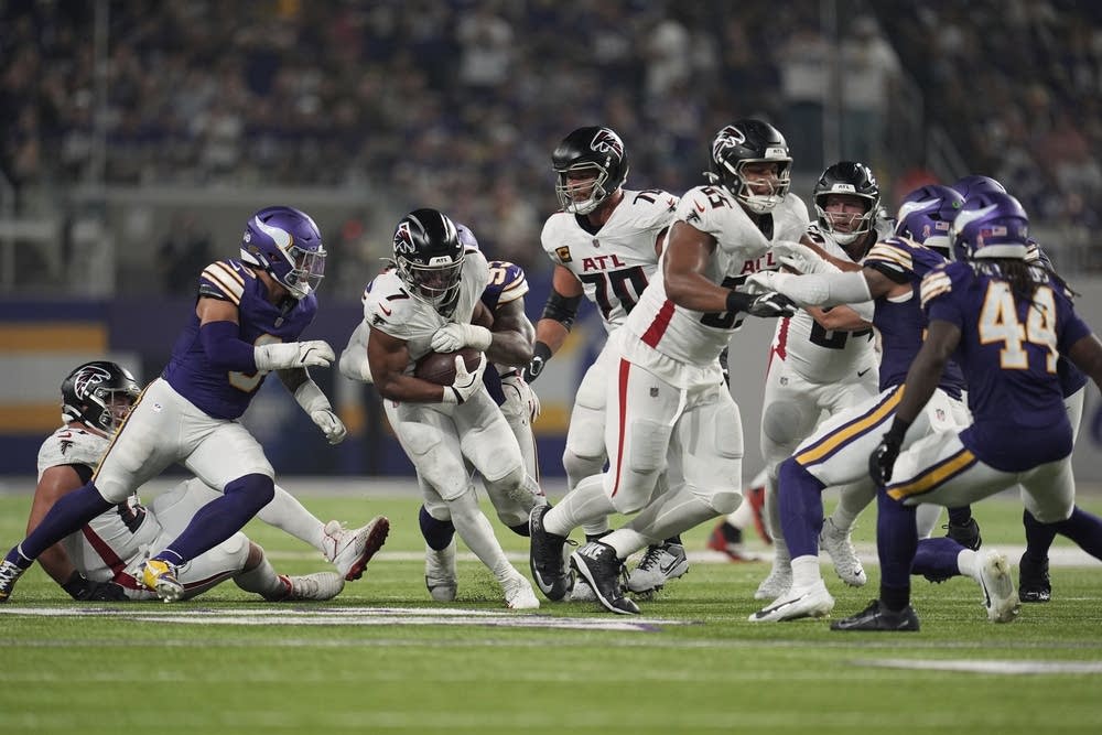 f3406f-20250915-football-