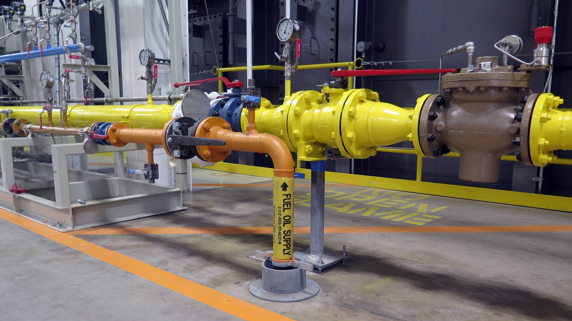 The plant can run on either natural gas or fuel oil.