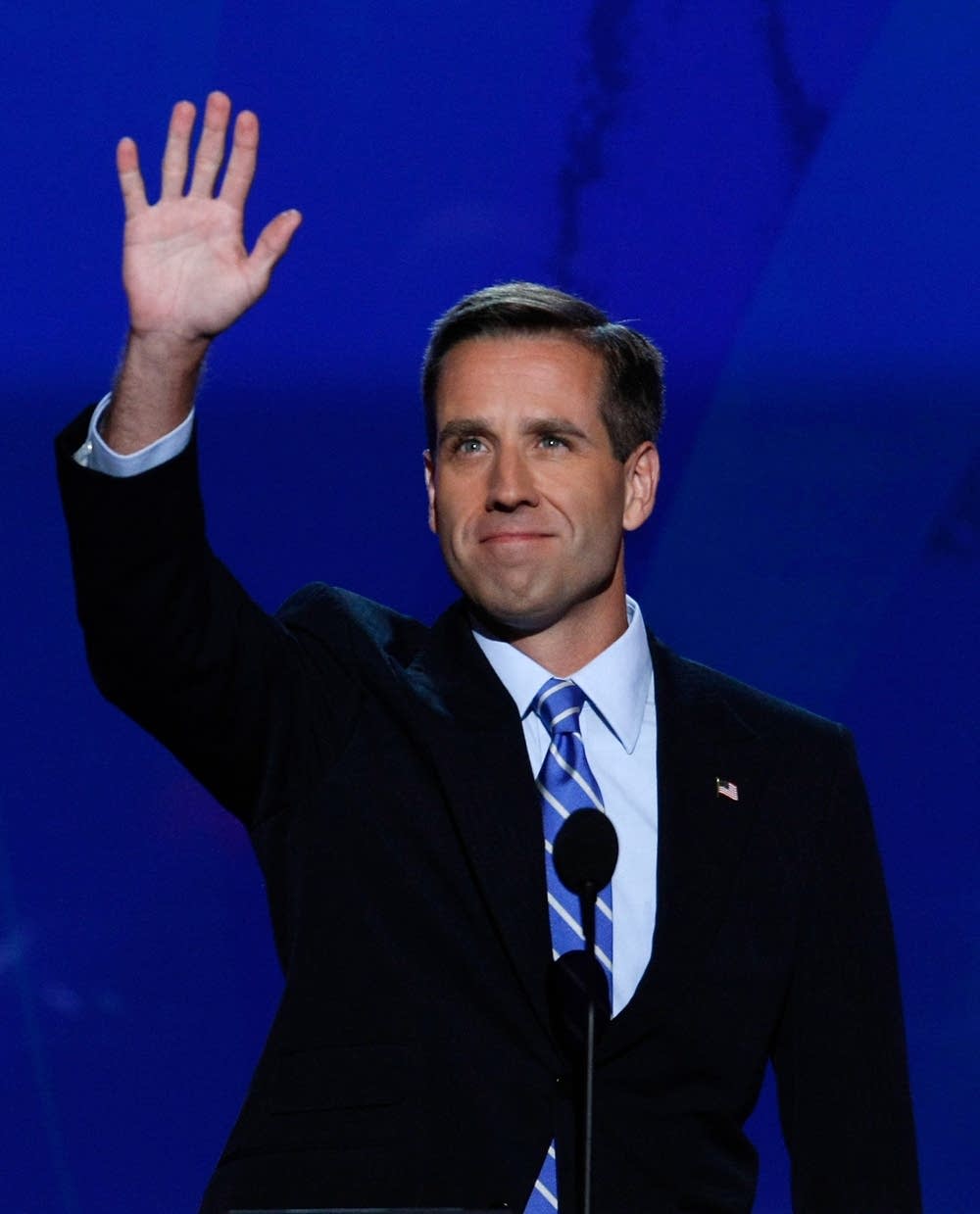 Bo Biden waves to the crowd of delegates