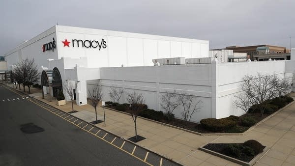 While brick-and-mortar stores are closed, a lot of big retailers are trying to sell this season’s clothes at a discount online.
