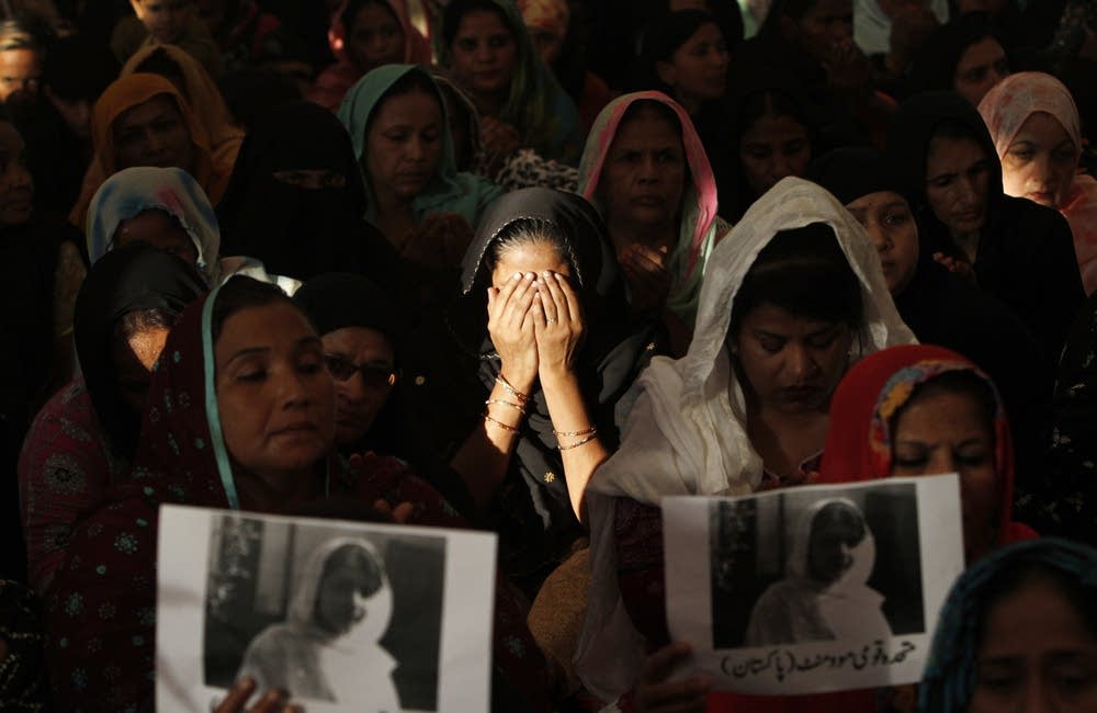 Chanting women