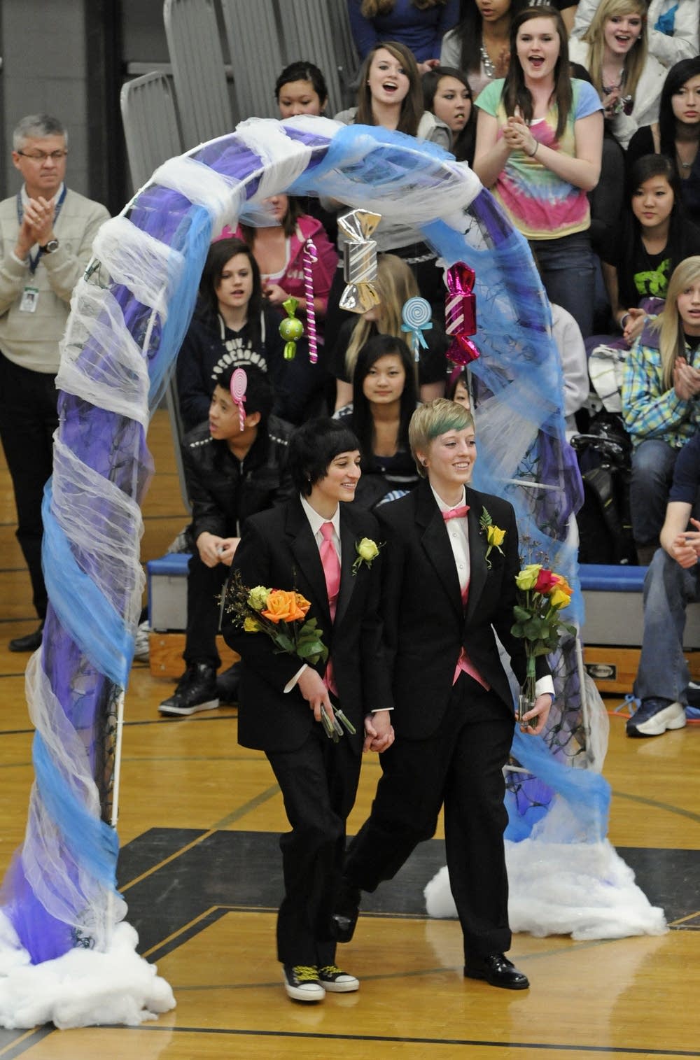 Sarah Lindstrom, Desiree Shelton