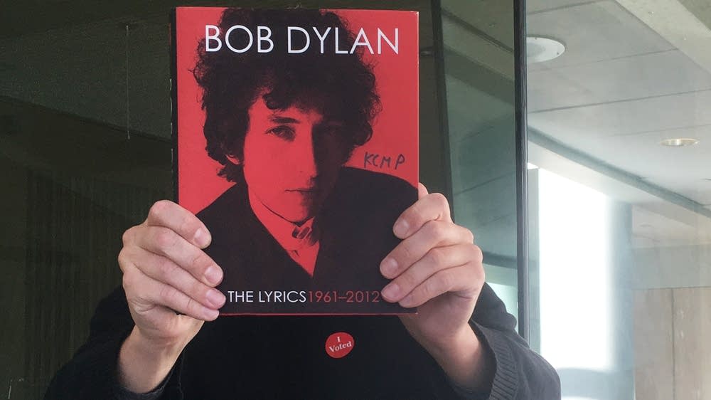 56ed8f-20161108-bob-dylan-