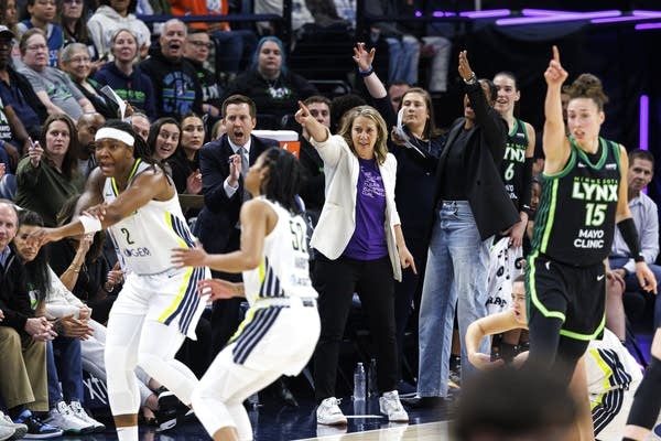 the WNBA game between Minnesota Lynx and Dallas Wings